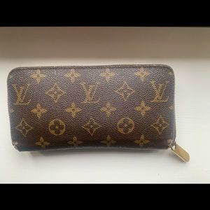 LOUIS VUITTON Zippy Wallet